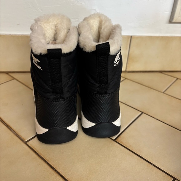 Sorel Black‎ and White Faux Fur-Lined Waterproof Boots Size 3 Youth - Picture 6 of 9